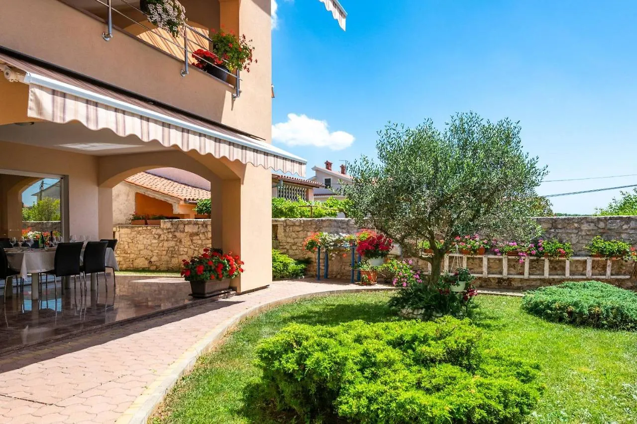 Holiday House Andrea Marčana