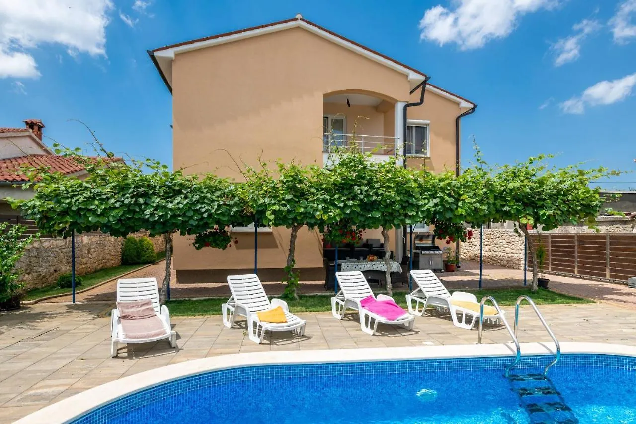 Holiday House Andrea Marcana 0*,