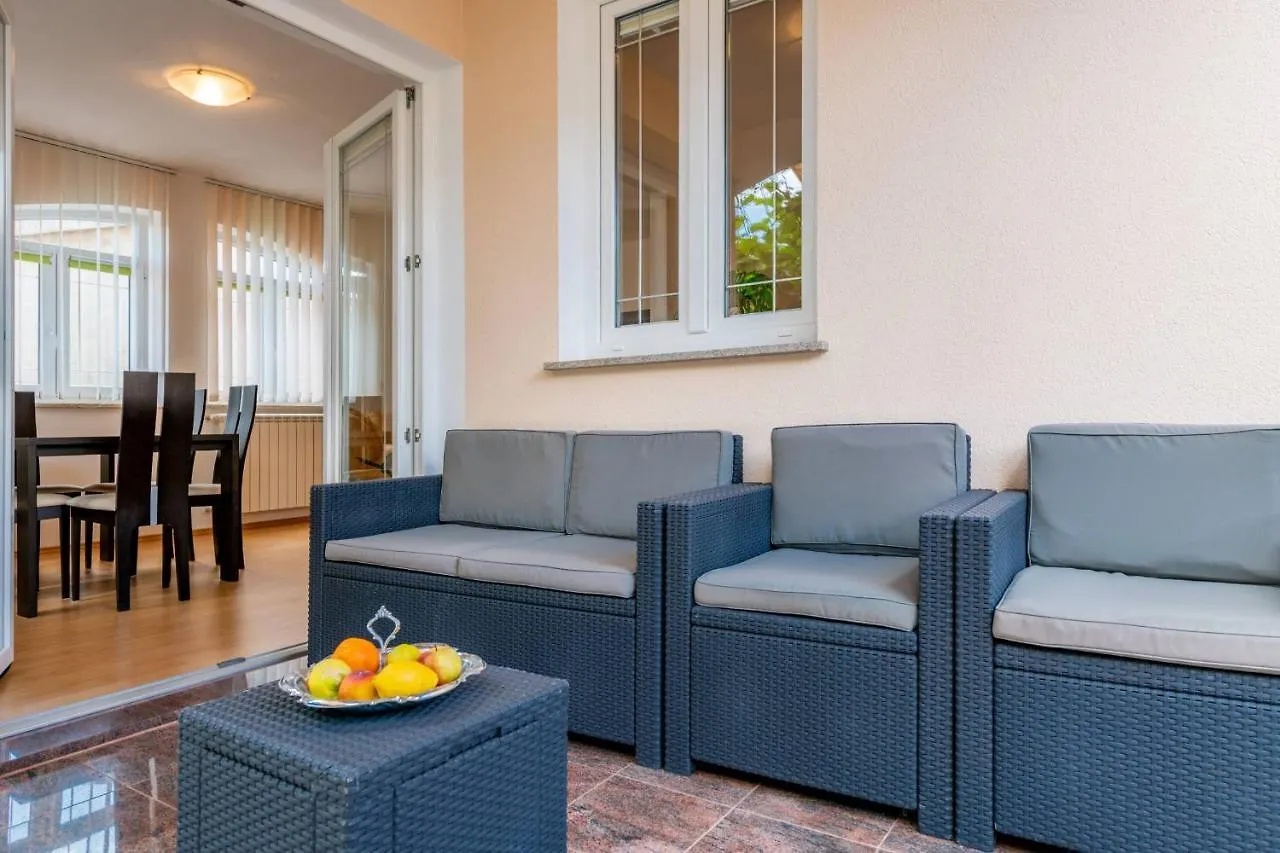 Holiday House Andrea Marcana 0*,